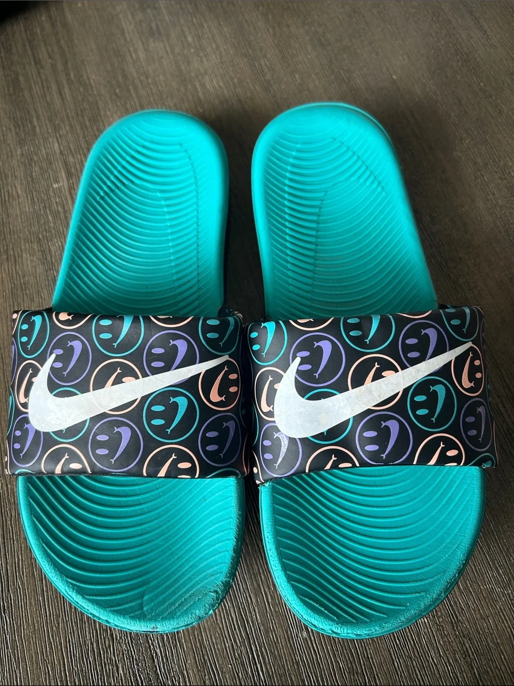 Nike Teal Slide Sandals with Multicolor Smiley Strap, Sz. 5Y.